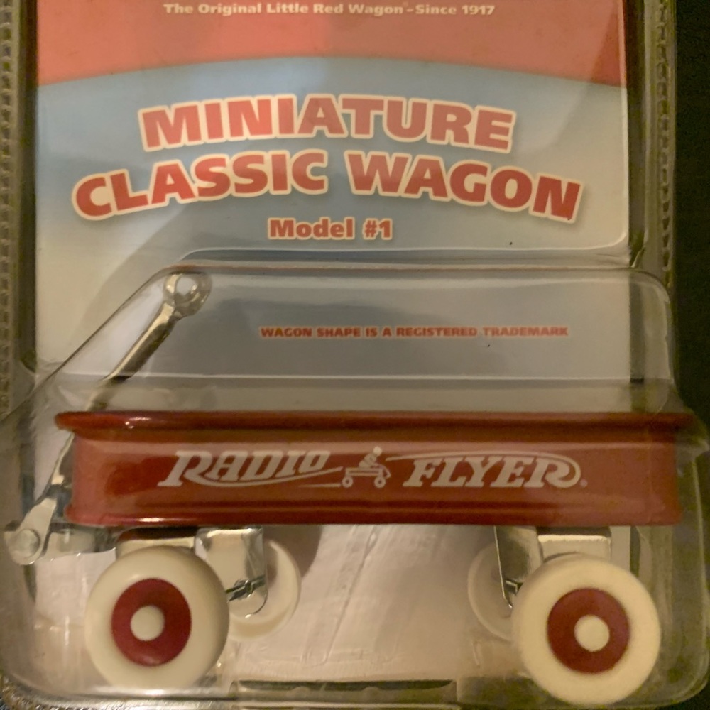 Mini red wagon - Picture 2 of 3